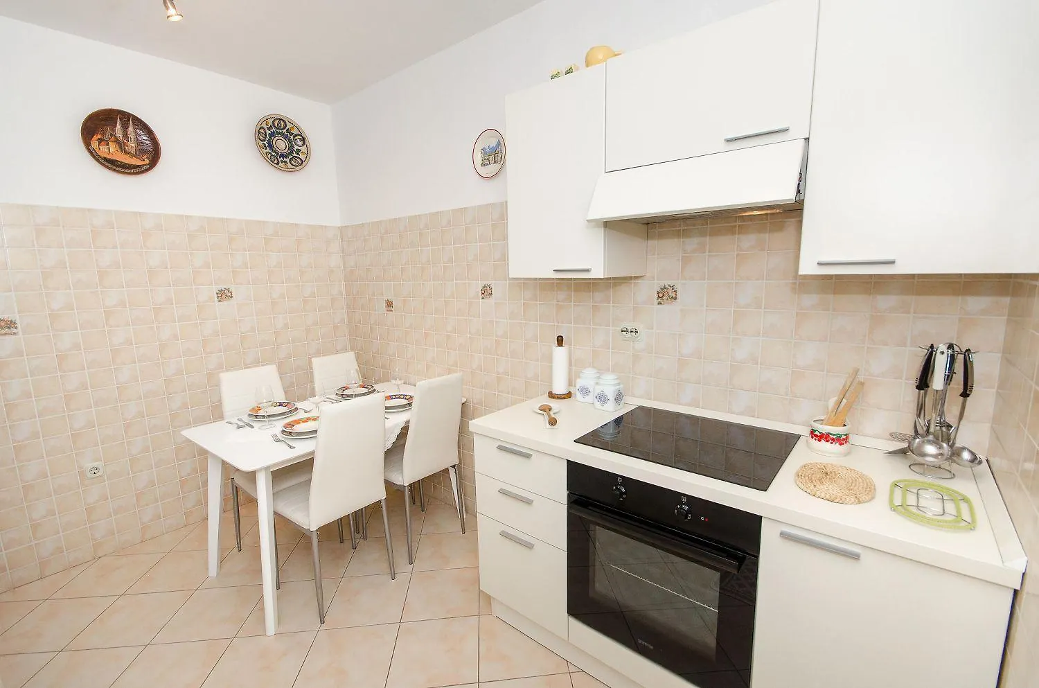 Cozy Apartment Mit Babybett, Privater Terrasse, Privatparkplatz, Wifi Rovinj