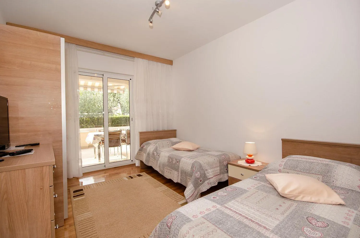 Cozy Apartment Mit Babybett, Privater Terrasse, Privatparkplatz, Wifi Rovinj