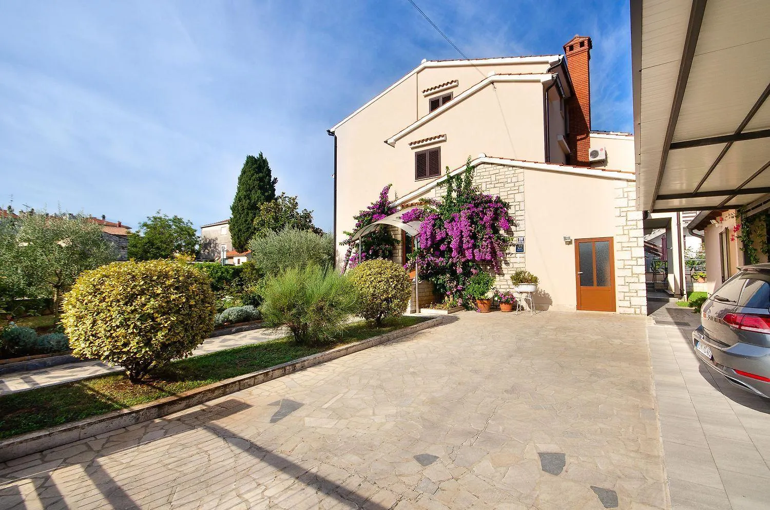 Cozy Apartment Mit Babybett, Privater Terrasse, Privatparkplatz, Wifi Rovinj