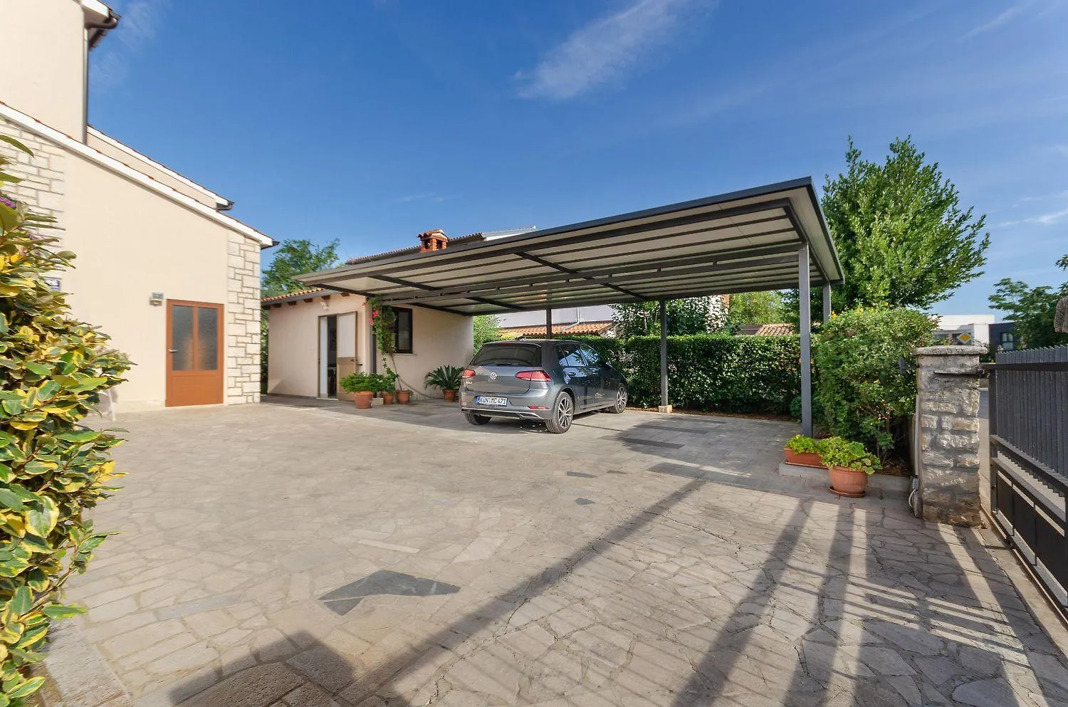 Cozy Apartment Mit Babybett, Privater Terrasse, Privatparkplatz, Wifi Rovinj