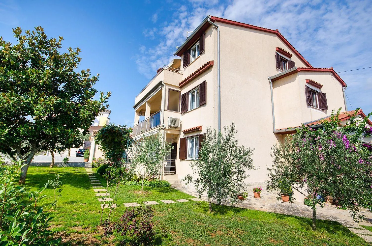Cozy Apartment Mit Babybett, Privater Terrasse, Privatparkplatz, Wifi Rovinj