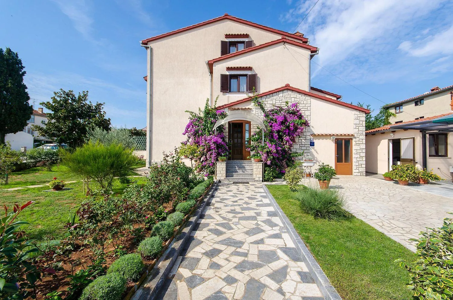 Cozy Apartment Mit Babybett, Privater Terrasse, Privatparkplatz, Wifi Rovinj 0*,